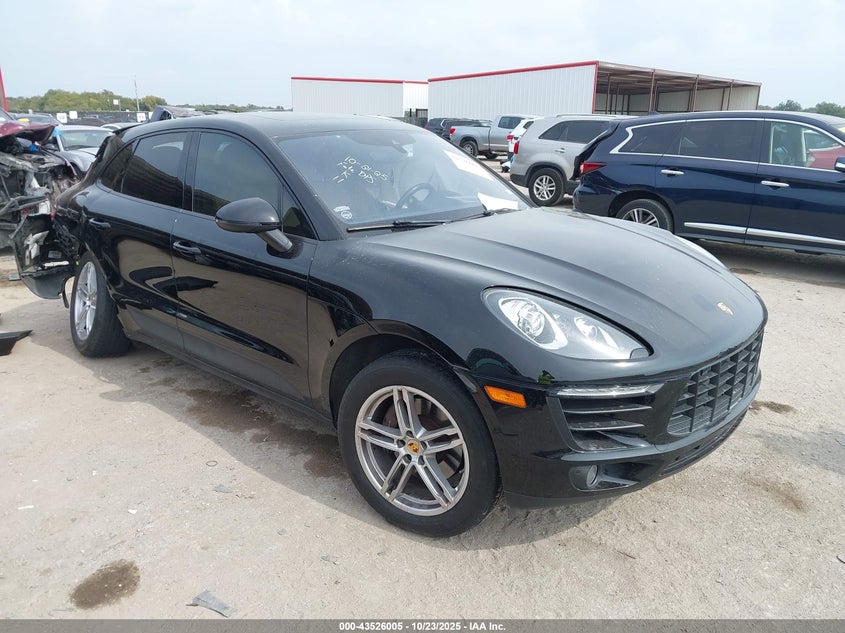 PORSCHE MACAN