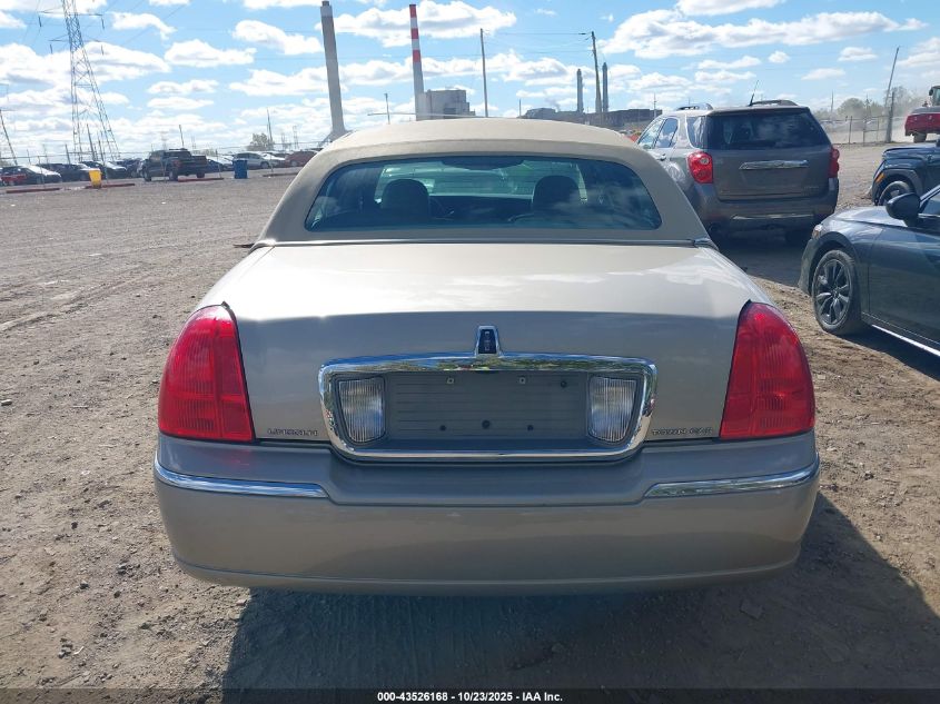 2009 Lincoln Town Car Signature Limited VIN: 2LNHM82V49X636493 Lot: 43526168