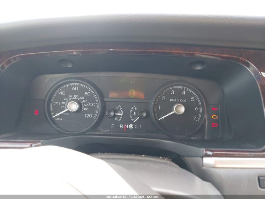 2009 Lincoln Town Car Signature Limited VIN: 2LNHM82V49X636493 Lot: 43526168