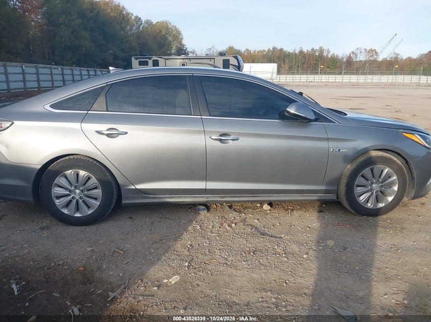 2017 HYUNDAI SONATA HYBRID SE KMHE24L19HA060419