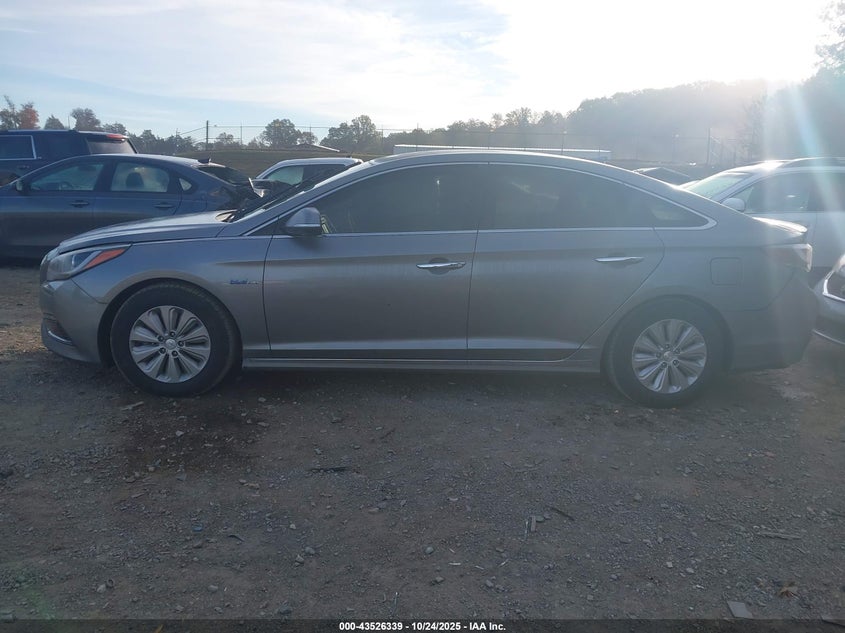 2017 HYUNDAI SONATA HYBRID SE KMHE24L19HA060419