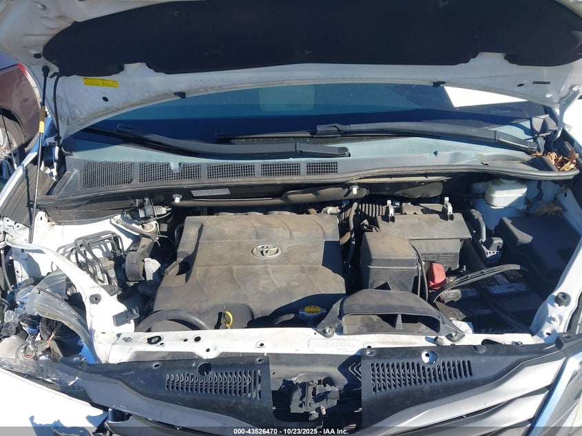 2013 TOYOTA SIENNA XLE V6 8 PASSENGER 5TDYK3DC4DS402089