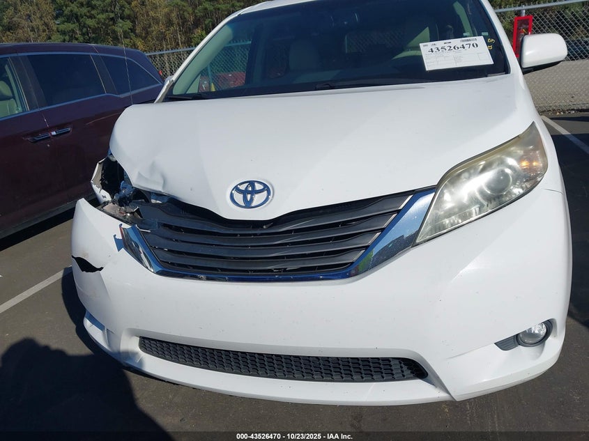 2013 TOYOTA SIENNA XLE V6 8 PASSENGER 5TDYK3DC4DS402089