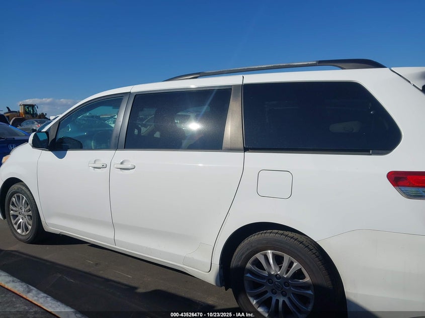 2013 TOYOTA SIENNA XLE V6 8 PASSENGER 5TDYK3DC4DS402089