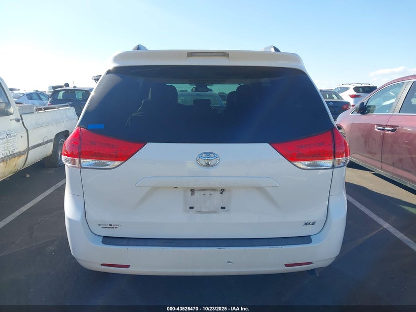 2013 TOYOTA SIENNA XLE V6 8 PASSENGER 5TDYK3DC4DS402089