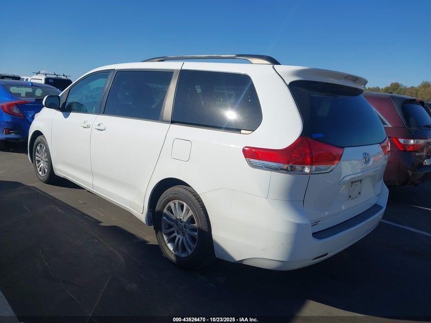 2013 TOYOTA SIENNA XLE V6 8 PASSENGER 5TDYK3DC4DS402089