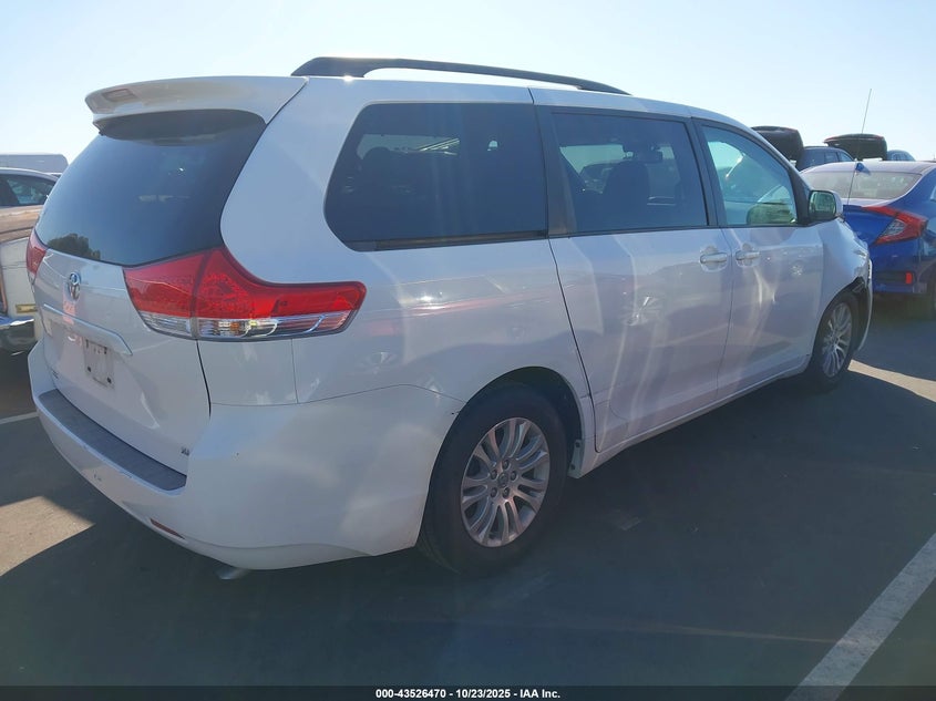 2013 TOYOTA SIENNA XLE V6 8 PASSENGER 5TDYK3DC4DS402089