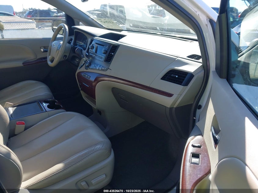 2013 TOYOTA SIENNA XLE V6 8 PASSENGER 5TDYK3DC4DS402089