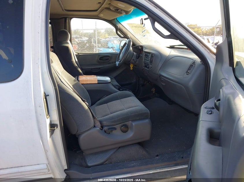 1FTRX17W11KC66779 2001 FORD F-150 photo no. 5