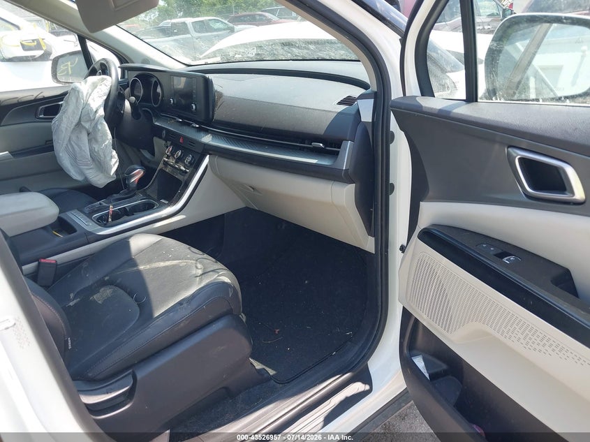 2022 KIA CARNIVAL MPV auction photo 5