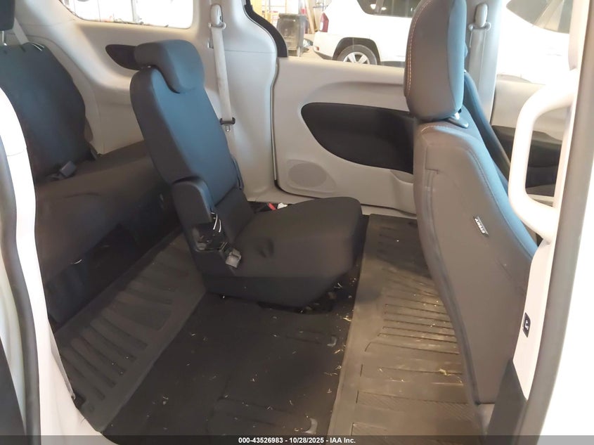 2017 Chrysler Pacifica Touring VIN: 2C4RC1DG0HR508093 Lot: 43526983