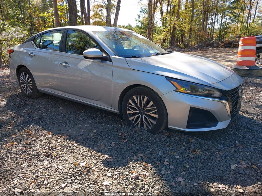 NISSAN ALTIMA SV FWD