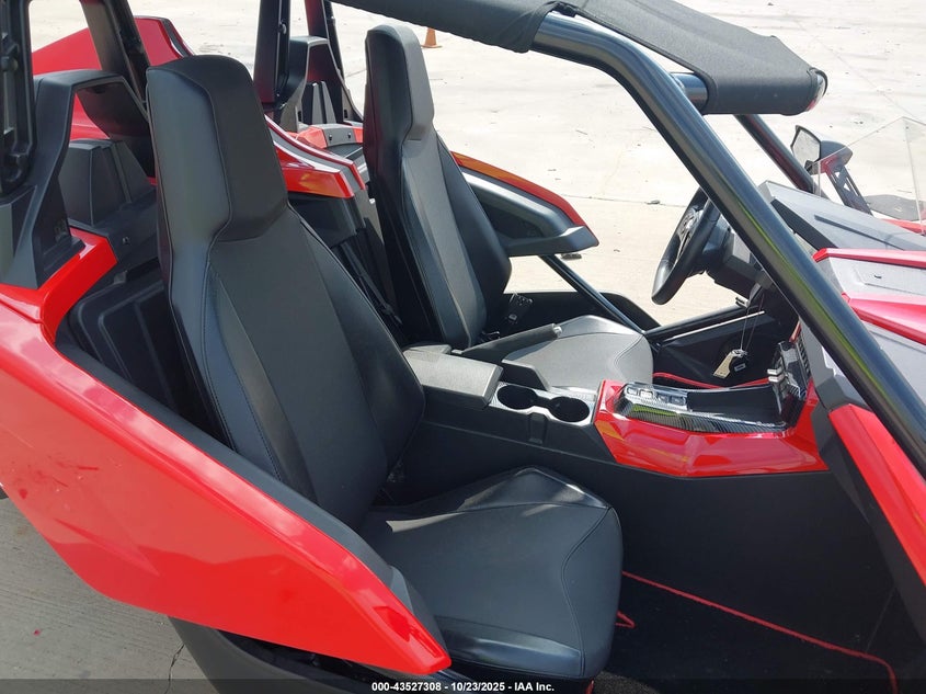 57XAAPHD7M8144631 2021 POLARIS SLINGSHOT photo no. 5
