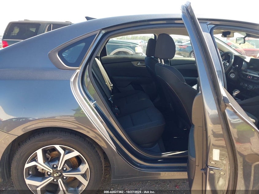 3KPF24AD3ME372099 2021 KIA FORTE photo no. 8