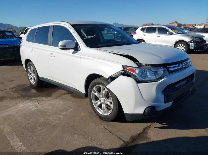 MITSUBISHI OUTLANDER SE