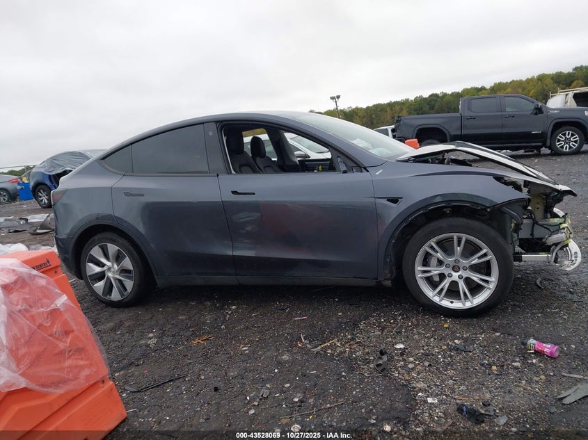 2023 Tesla Model Y Awd/Long Range Dual Motor All-Wheel Drive VIN: 7SAYGAEE6PF600769 Lot: 43528069