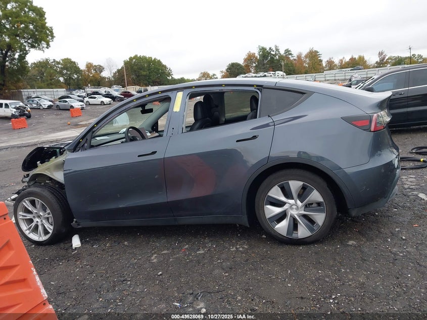2023 Tesla Model Y Awd/Long Range Dual Motor All-Wheel Drive VIN: 7SAYGAEE6PF600769 Lot: 43528069