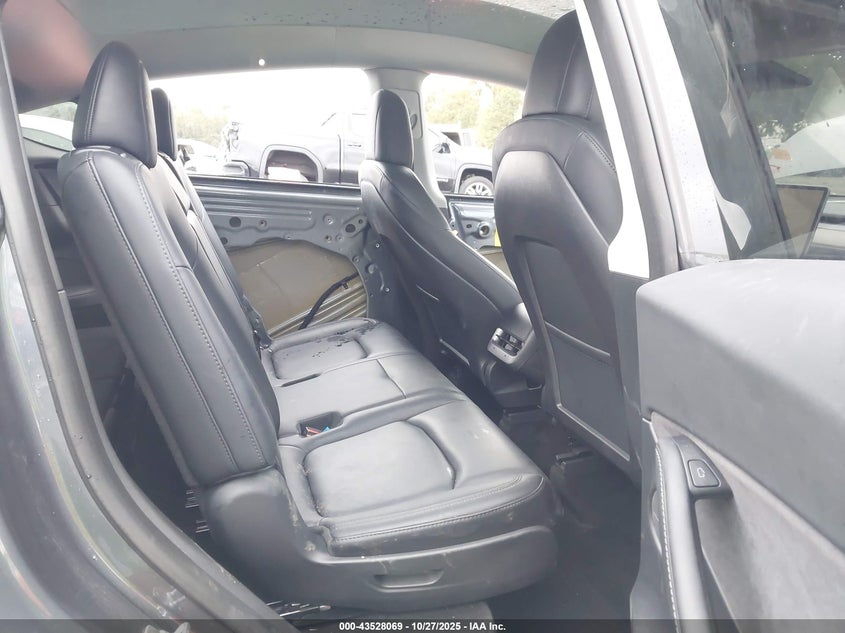 2023 Tesla Model Y Awd/Long Range Dual Motor All-Wheel Drive VIN: 7SAYGAEE6PF600769 Lot: 43528069