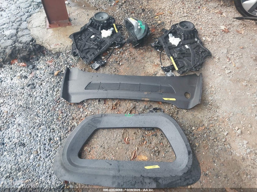 2023 Tesla Model Y Awd/Long Range Dual Motor All-Wheel Drive VIN: 7SAYGAEE6PF600769 Lot: 43528069