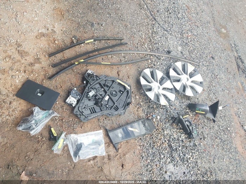 2023 Tesla Model Y Awd/Long Range Dual Motor All-Wheel Drive VIN: 7SAYGAEE6PF600769 Lot: 43528069