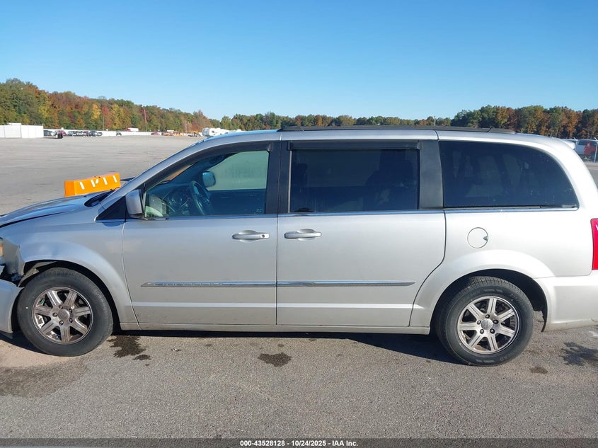 2011 Chrysler Town & Country Touring VIN: 2A4RR5DGXBR650541 Lot: 43528128