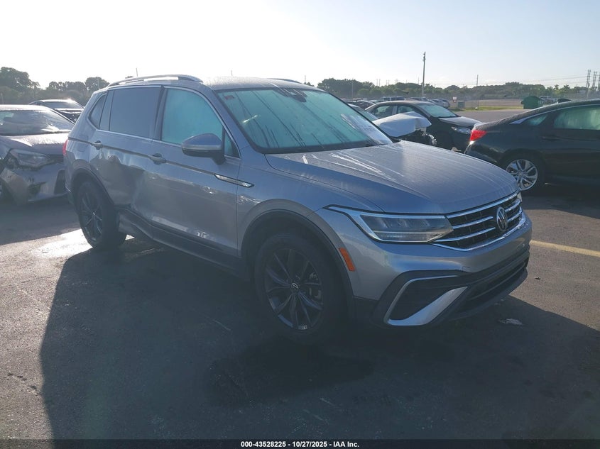 VOLKSWAGEN TIGUAN 2.0T SE