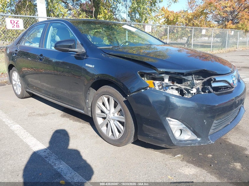 TOYOTA CAMRY HYBRID XLE