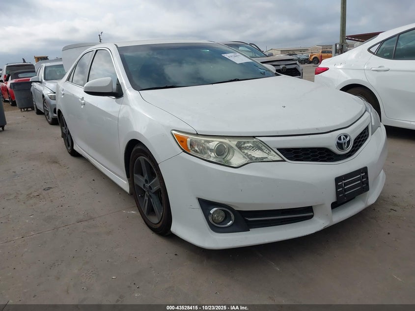 TOYOTA CAMRY SE