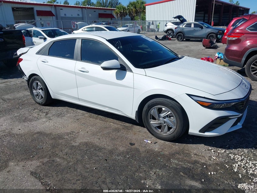 HYUNDAI ELANTRA SE