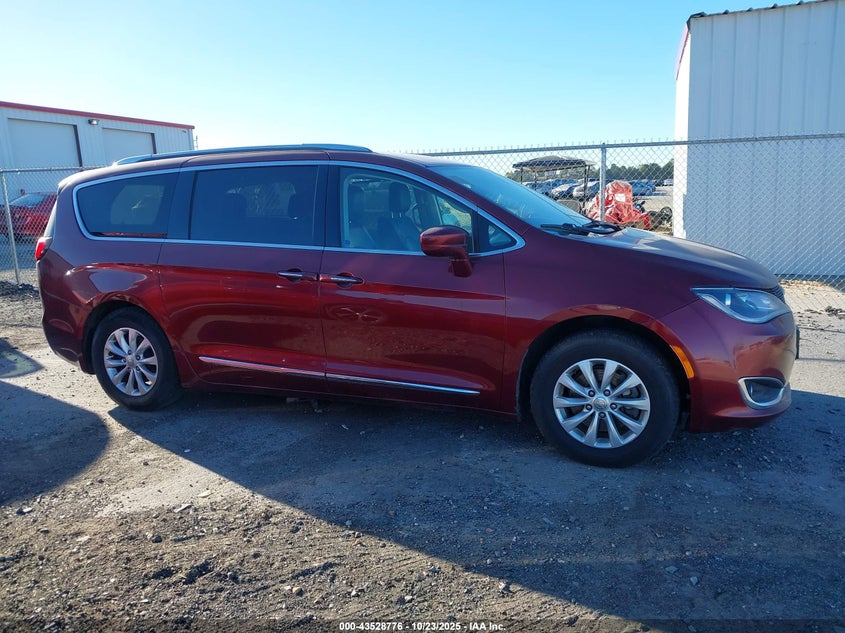 2018 Chrysler Pacifica Touring L VIN: 2C4RC1BG9JR120742 Lot: 43528776