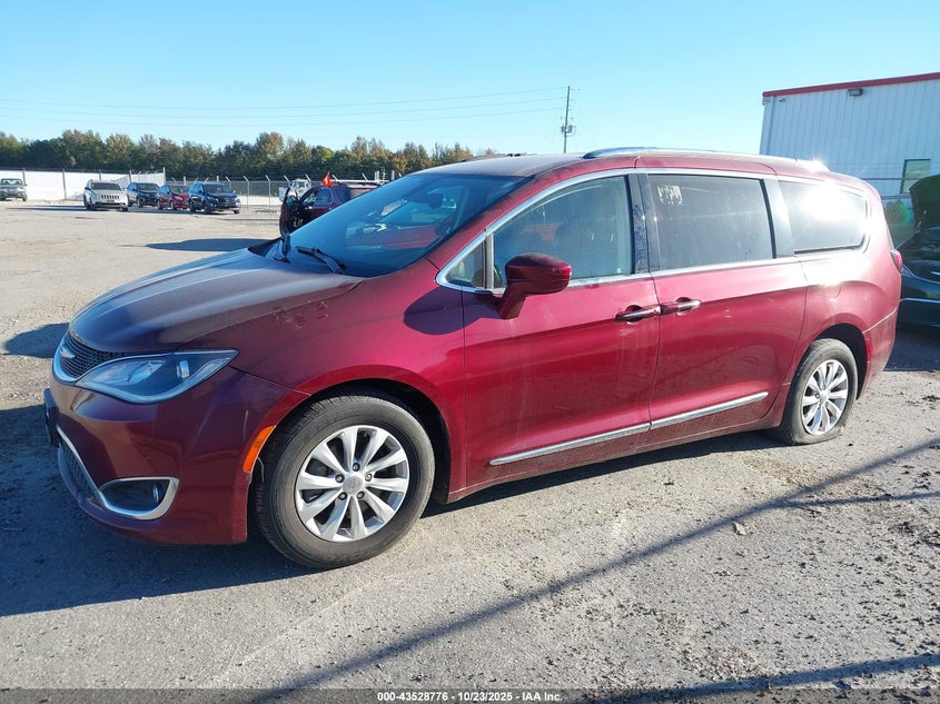 2018 Chrysler Pacifica Touring L VIN: 2C4RC1BG9JR120742 Lot: 43528776