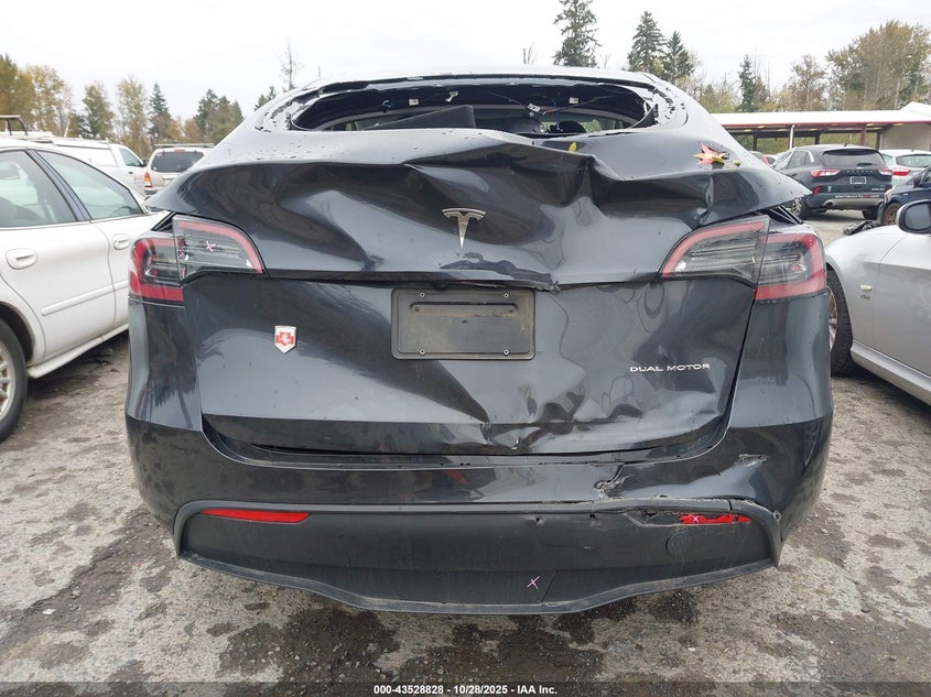 2024 Tesla Model Y Long Range Dual Motor All-Wheel Drive VIN: 7SAYGDEE1RF070280 Lot: 43528828