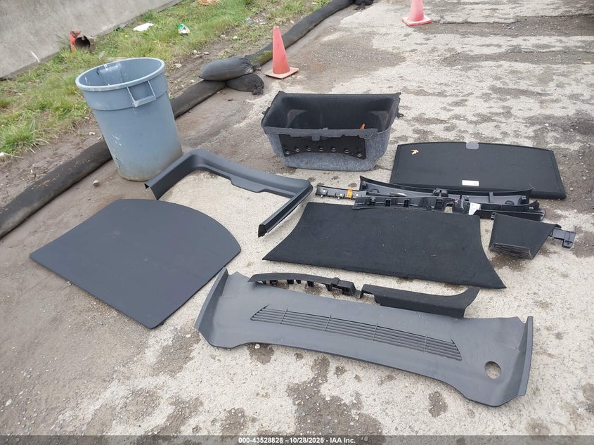 2024 Tesla Model Y Long Range Dual Motor All-Wheel Drive VIN: 7SAYGDEE1RF070280 Lot: 43528828