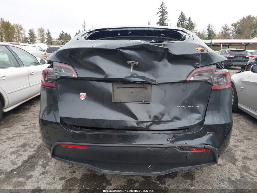 2024 Tesla Model Y Long Range Dual Motor All-Wheel Drive VIN: 7SAYGDEE1RF070280 Lot: 43528828