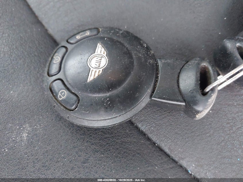 2008 Mini Cooper S VIN: WMWMF73568TV38418 Lot: 43528935