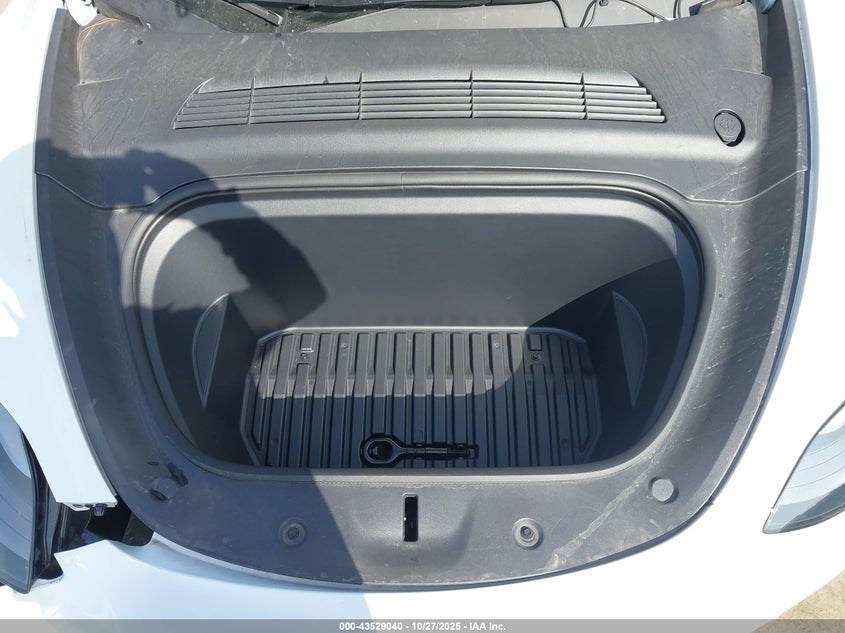 2024 Tesla Model Y Long Range Dual Motor All-Wheel Drive/Rwd VIN: 7SAYGDED5RF111095 Lot: 43529040