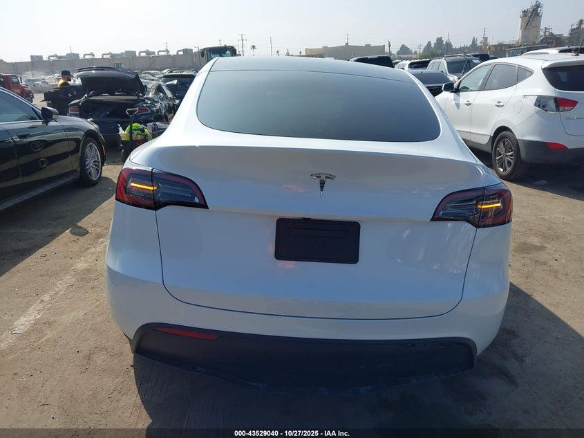 2024 Tesla Model Y Long Range Dual Motor All-Wheel Drive/Rwd VIN: 7SAYGDED5RF111095 Lot: 43529040