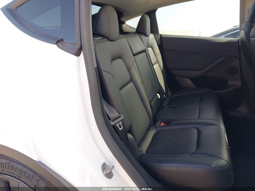 2024 Tesla Model Y Long Range Dual Motor All-Wheel Drive/Rwd VIN: 7SAYGDED5RF111095 Lot: 43529040