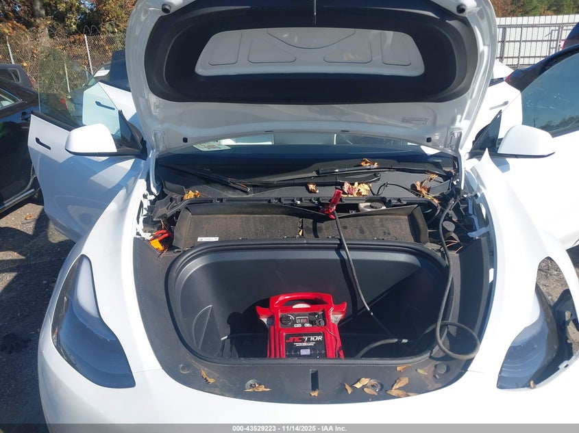 2025 Tesla Model Y Long Range Dual Motor Rear-Wheel Drive VIN: 7SAYGDED3SA377573 Lot: 43529223