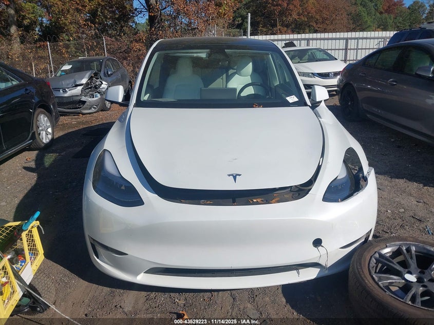 2025 Tesla Model Y Long Range Dual Motor Rear-Wheel Drive VIN: 7SAYGDED3SA377573 Lot: 43529223