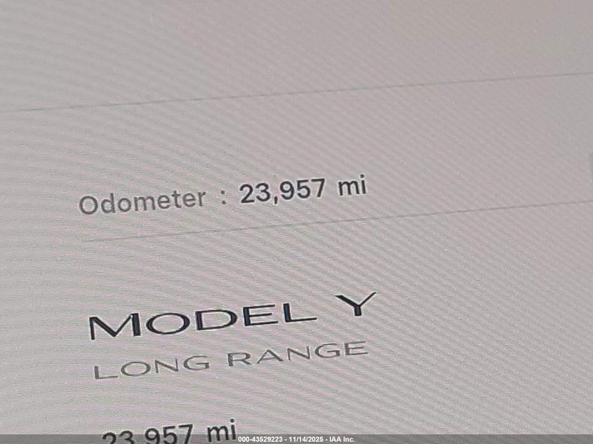 2025 Tesla Model Y Long Range Dual Motor Rear-Wheel Drive VIN: 7SAYGDED3SA377573 Lot: 43529223