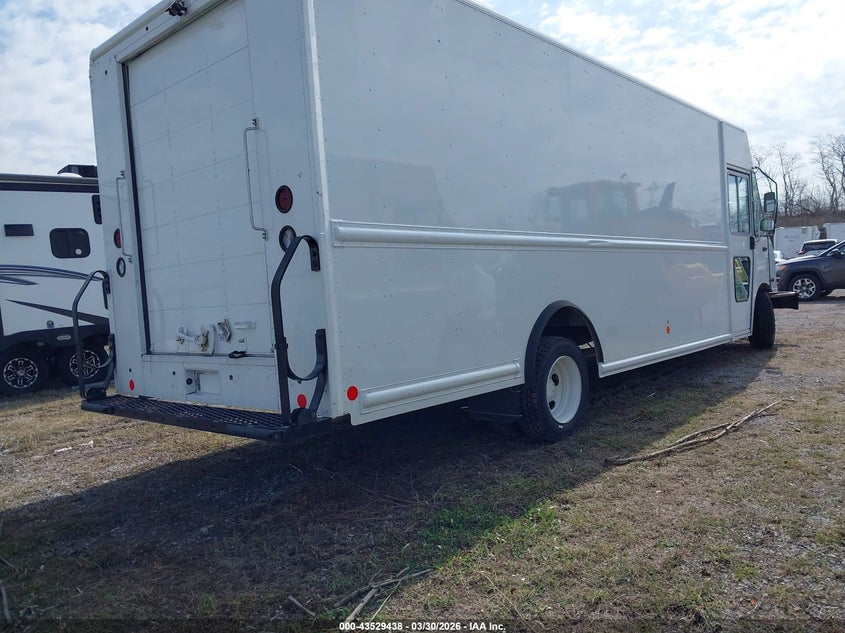 2022 FORD F-59 COMMERCIAL STRIPPED auction photo 4