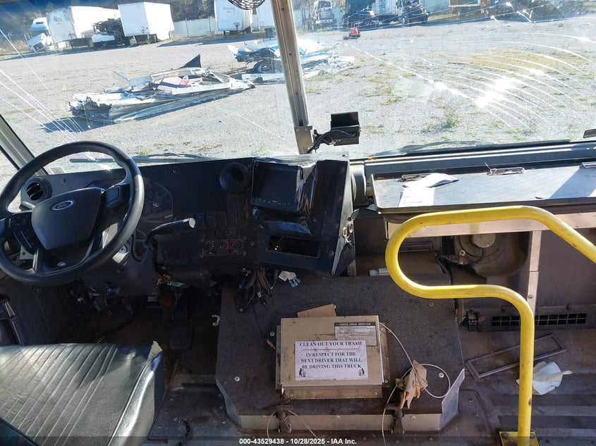 2022 FORD F-59 COMMERCIAL STRIPPED auction photo 6