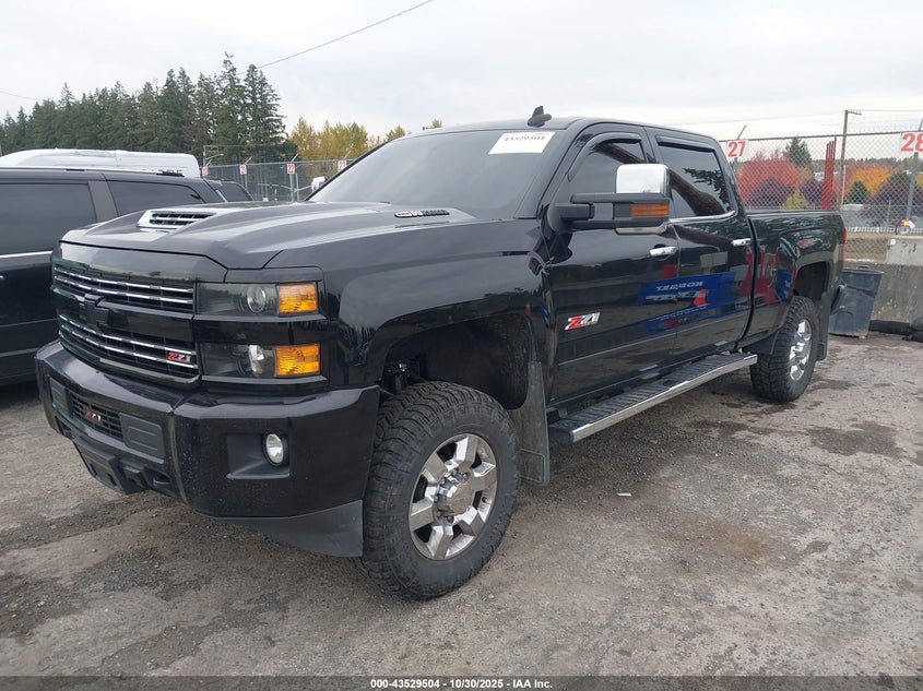 1GC4K0CY4JF135929 2018 CHEVROLET SILVERADO photo no. 2