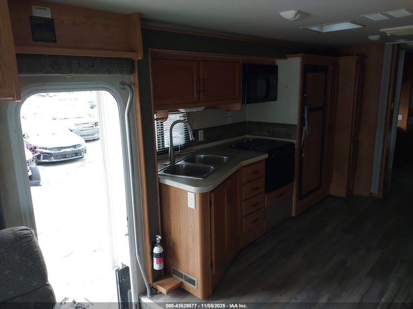 2003 Ford F550 Super Duty Stripped Chass VIN: 1FCNF53S530A07268 Lot: 43529577