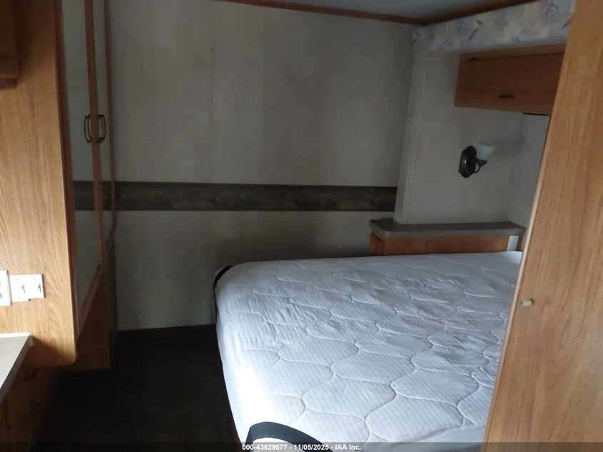 2003 Ford F550 Super Duty Stripped Chass VIN: 1FCNF53S530A07268 Lot: 43529577