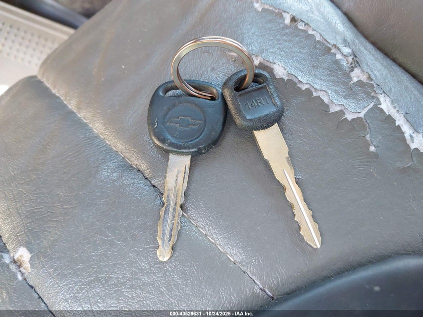 2003 Chevrolet Express VIN: 1GAHG39U731221947 Lot: 43529631