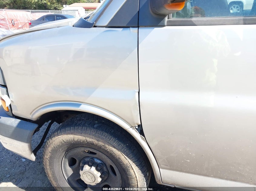 2003 Chevrolet Express VIN: 1GAHG39U731221947 Lot: 43529631