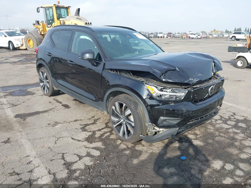 VOLVO XC40 RECHARGE P8