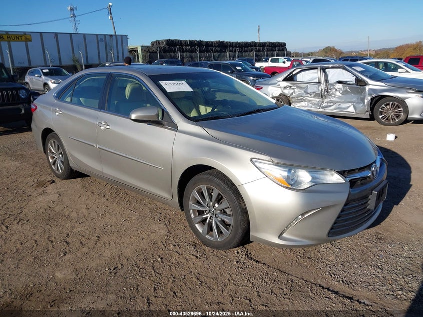 TOYOTA CAMRY XLE